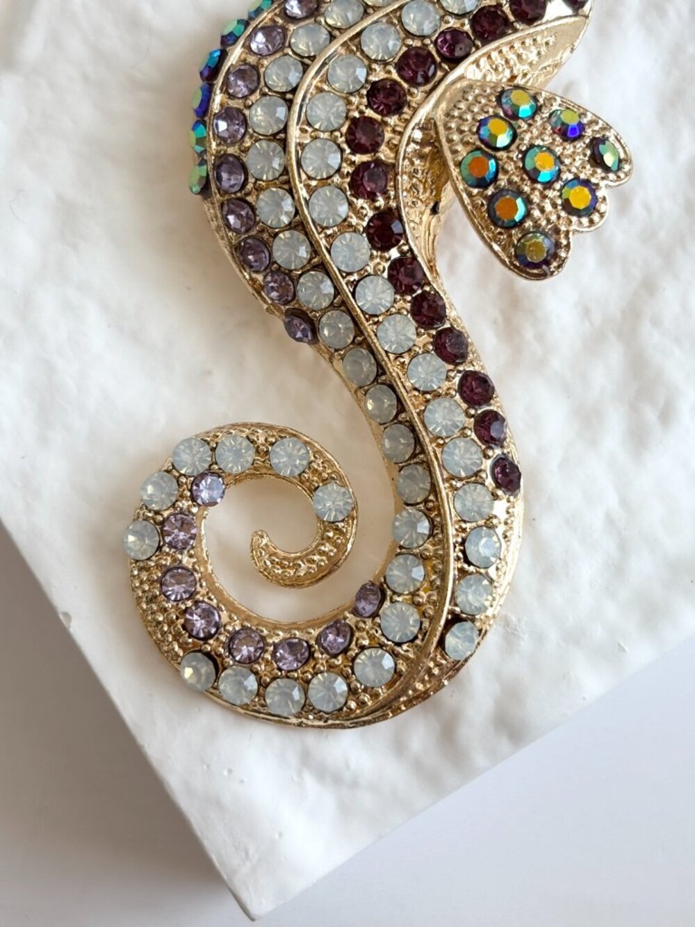 Seahorse Rainbow Rhinestone Gold Toned Jumbo Vintage Inspired Brooch Pin - Picture 5 of 16